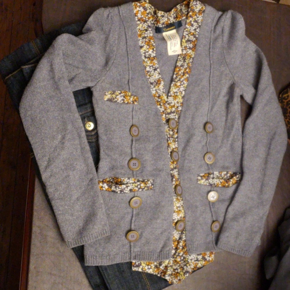 Vintage inspired grey cardiganwith dreamy details